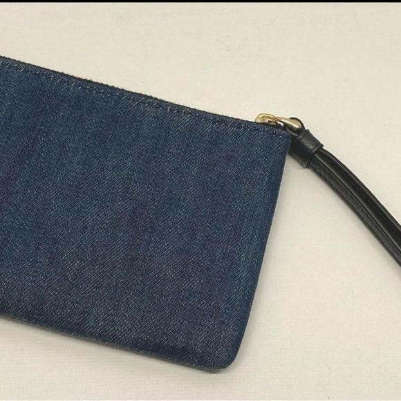 COACH Corner Zip Wristlet DENIM /Light Gold refined pebble Leather details NWOT - Picture 3 of 5